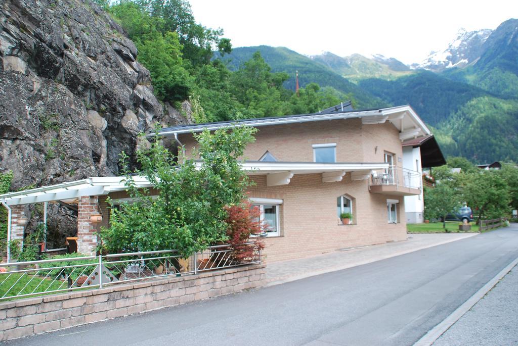 Ferienwohnung Kirstin Pfeifhofer Oetz Esterno foto